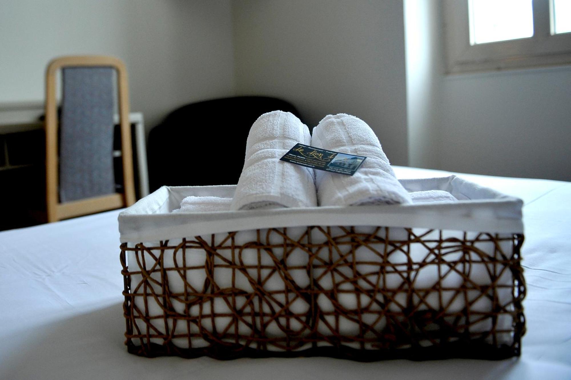 Le Lion D'Or - Logis Hotels - Hotel 2 Etoiles Et Restaurant Ingrandes  Rom bilde