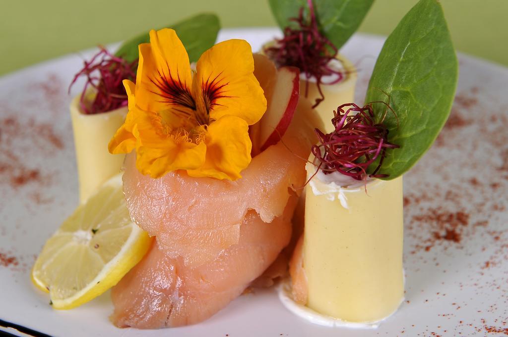 Le Lion D'Or - Logis Hotels - Hotel 2 Etoiles Et Restaurant Ingrandes  Eksteriør bilde