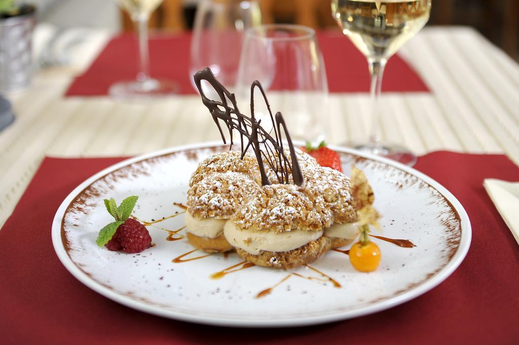 Le Lion D'Or - Logis Hotels - Hotel 2 Etoiles Et Restaurant Ingrandes  Eksteriør bilde