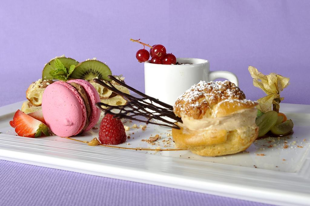 Le Lion D'Or - Logis Hotels - Hotel 2 Etoiles Et Restaurant Ingrandes  Eksteriør bilde